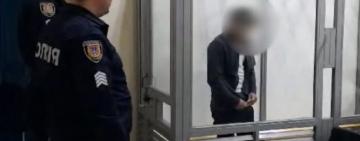 На 13 років ув’язнили молодика за вбивство матері та семирічної сестри