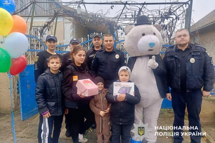 Поліцейські Одещини привітали з днем народження сина загиблого колеги Микиту Магла