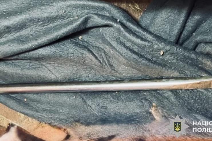 В Одесі чоловік під час застілля побив знайому ломом: нападника взяли під варту