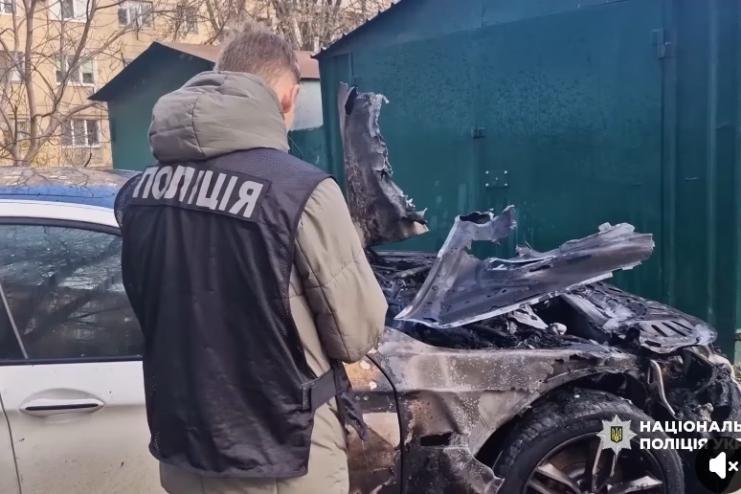 Поліцейські затримали 31-річного одесита, який на замовлення підпалив «BMW» сусіда