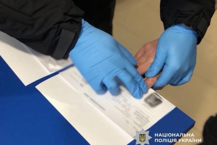 На Білгород-Дністровщині затримали чоловіка, причетного до крадіжки та грабежу: справу скеровано до суду