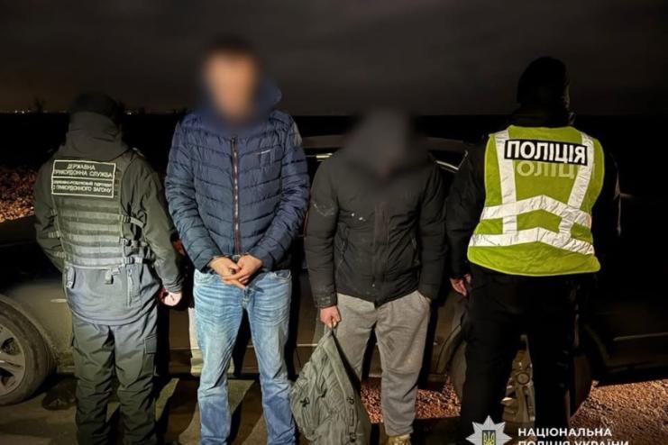 Поліцейські «на гарячому» затримали жителя Одеси, який переправляв військовозобов’язаного чоловіка до Молдови