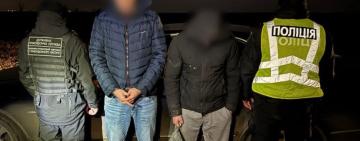 Поліцейські «на гарячому» затримали жителя Одеси, який переправляв військовозобов’язаного чоловіка до Молдови
