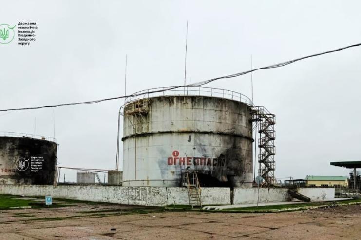 Обстріл нафтобази на Одещині: майже 20 тонн забруднюючих речовин потрапило в атмосферу