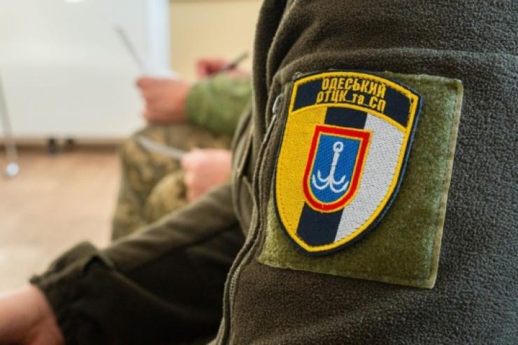 В Одесі чоловік порізав вени в ТЦК: офіційна реакція військкомату