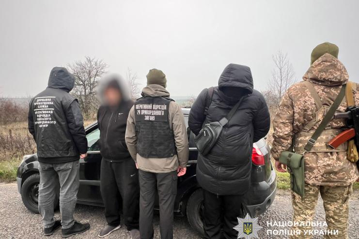 Поліцейські викрили жителів Одеси та Вінниці, які організували схему незаконного переправлення чоловіків за кордон