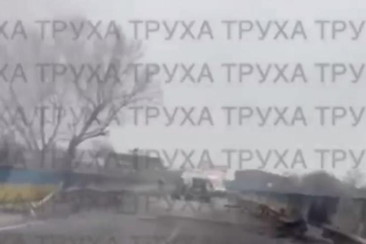 Удар по мосту біля села Маяки: російський дрон вбив матір, поранив дітей