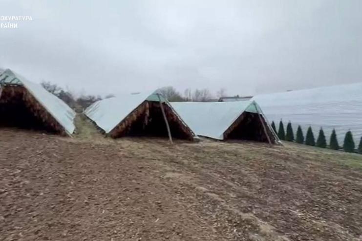 В Одесі викрили підпільний бізнес із незаконного виготовлення та продажу тютюну: вилучено понад 9 тонн продукції