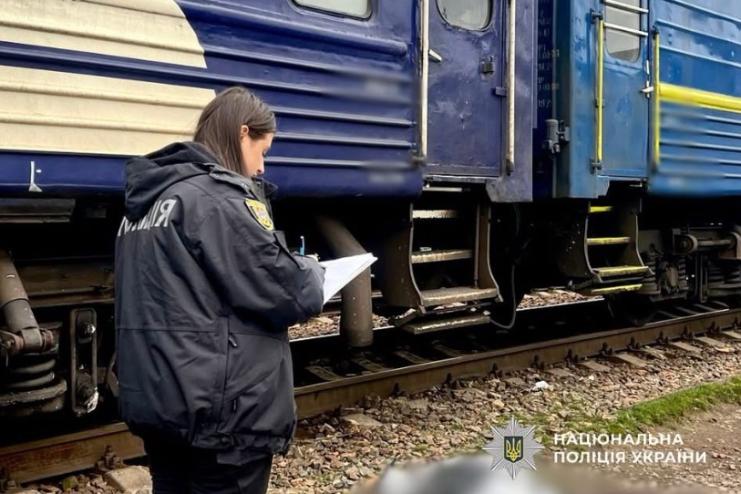 Одеські поліцейські встановлюють обставини загибелі літньої жінки на залізниці