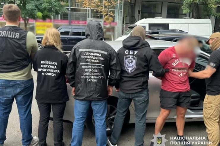 В Одесі судитимуть 28-річного ділка, який за 11 тисяч доларів обіцяв організувати втечу до Молдови
