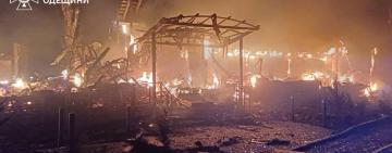 Вночі ворог знову вдарив по портовій та промисловій інфраструктурі Одещини: одна людина загинула, ще двоє постраждали