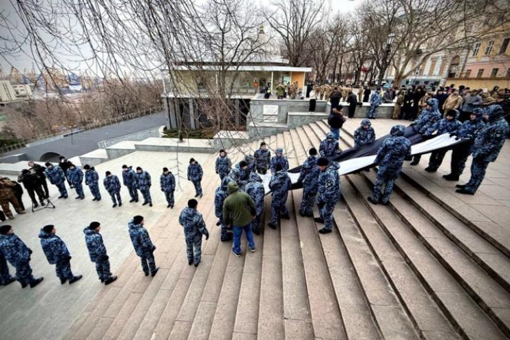 В Одесі розгорнули Прапор надії на підтримку полонених і зниклих безвісти