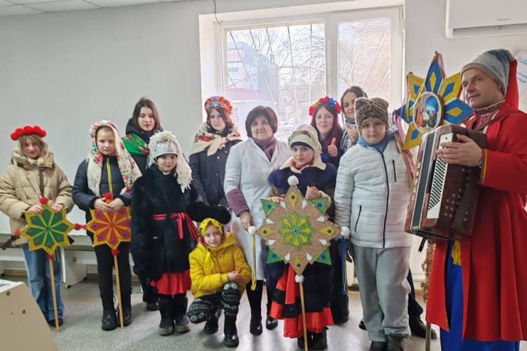 Діти Сарати колядками зігріли серця та зібрали майже 29 тис. грн на ЗСУ: звіт про різдвяний тур