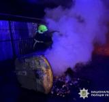 Підпалив 10 сміттєвих баків: в Одесі 55-річному чоловіку повідомили про підозру