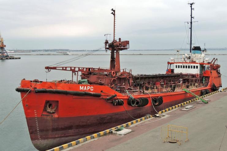 В Одеській області судять власницю судна, яке забруднило Чорне море тонною нафти