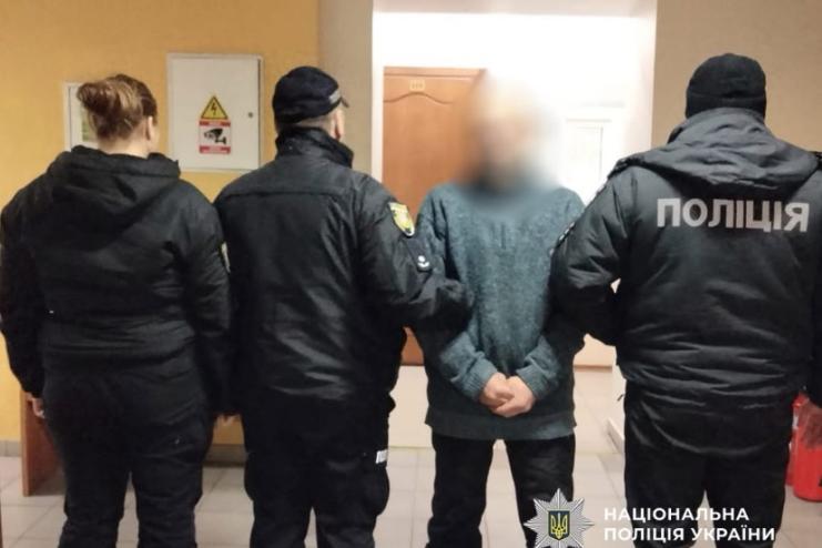 В Одесі через ревнощі чоловік ледь не вбив товариша — підозрюваного взяли під варту