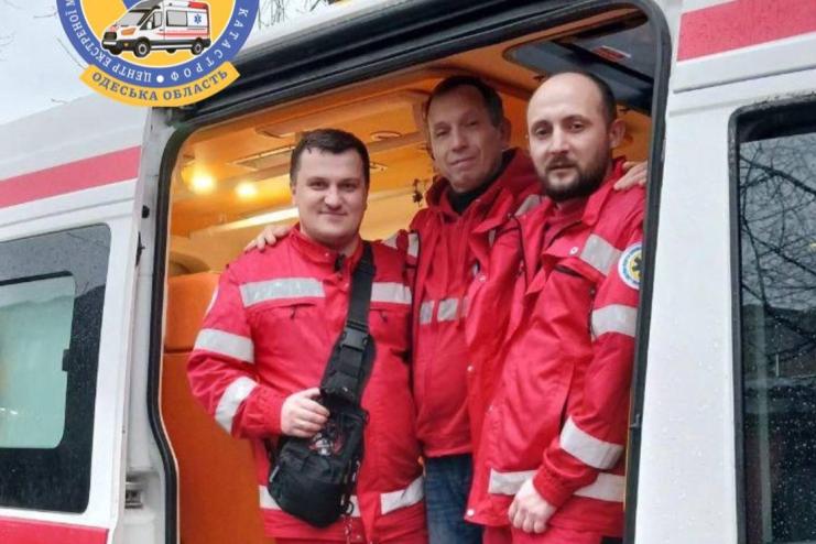 Одеські медики «швидкої» врятували пацієнта у критичному стані