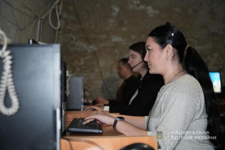 Понад 336 годин на генераторах та 922 години в укритті: як служба 102 поліції Одещини працювала у 2025 році