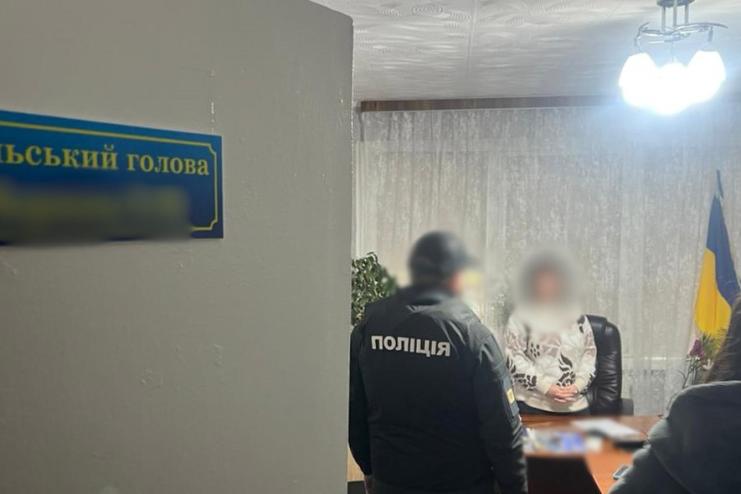 Поліцейські затримали голову сільради Білгород-Дністровського району за хабар у 95 тис. грн