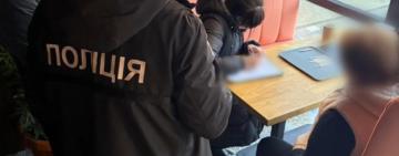 Тисяча доларів за пом’якшення запобіжного заходу для сина: у Білгород-Дністровському районі жінку затримали за спробу підкупу слідчого