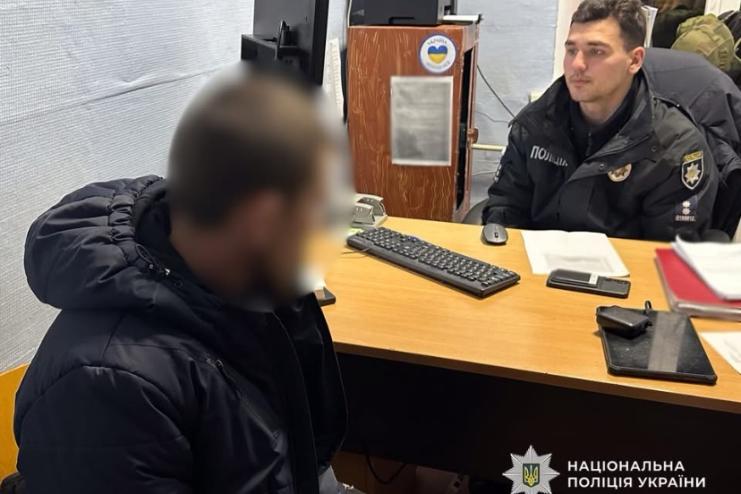 В Одесі поліцейські оперативно розшукали та затримали 29-річного містянина, який скоїв розбій на таксиста