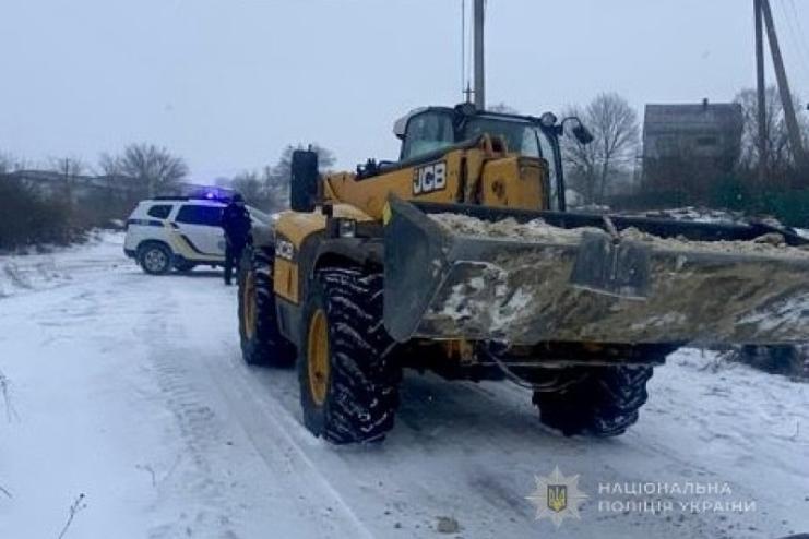 На Одещині під час виконання робіт із посипання дороги піском загинув чоловік