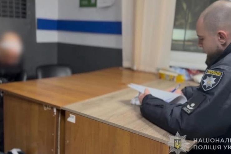 Завдав знайомому понад 30 ударів ножем та виделкою: в Одесі іноземцю повідомили про підозру у вбивстві