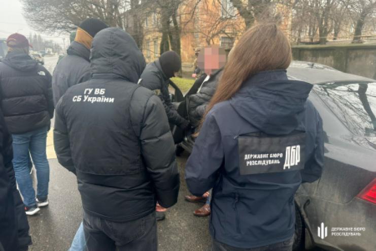 18,5 тисяч доларів за виїзд: в Одесі затримали організатора незаконної «подорожі»