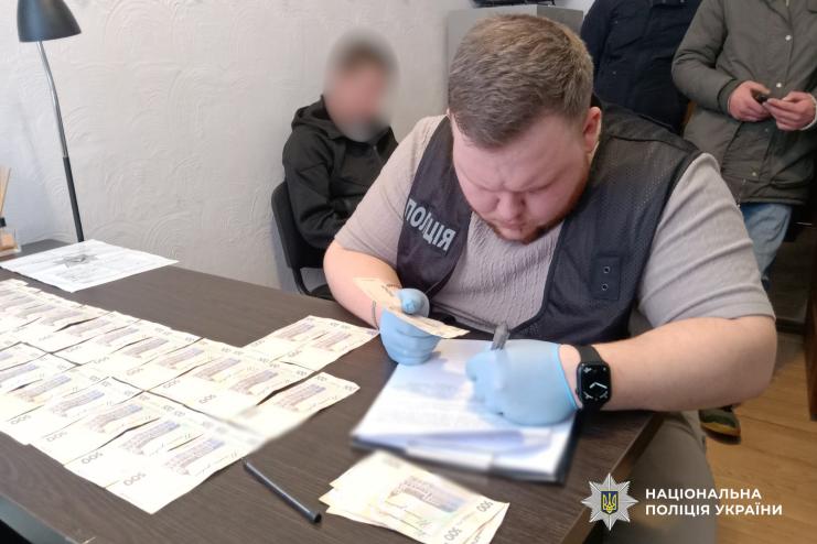 На Одещині викрили чоловіка, який намагався підкупити слідчу