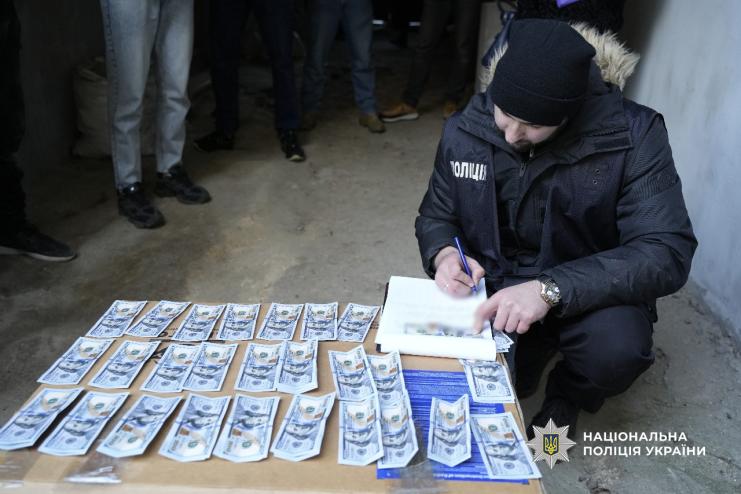 В Одеській області засудили банду, яка вимагала гроші та діяла навіть з СІЗО