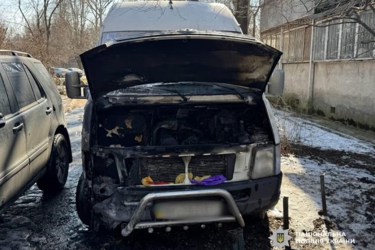 Поліцейські оперативно встановили та затримали 28-річного чоловіка, який на замовлення підпалив автівку в Хаджибейському районі Одеси