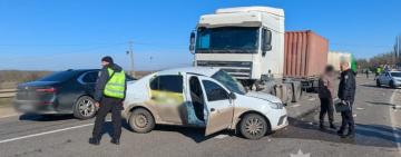 Неподалік Сарати сталася ДТП за участю легковика та вантажівки: водія госпіталізовано