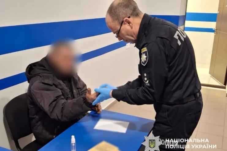 Поліцейські відправили на лаву підсудних жителя Білгород-Дністровського району, який під час сварки спричинив неповнолітньому племіннику тяжкі тілесні ушкодження