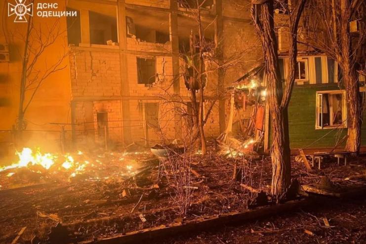 Рятувальники ліквідували наслідки нічної ворожої атаки на Одещині