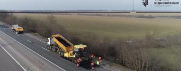 На дорогах державного значення Одещини триває ліквідація аварійної ямковості