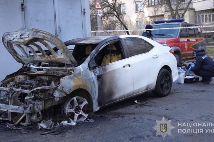 В Одесі молодик на замовлення підпалив автівку: поліція затримала підозрюваного