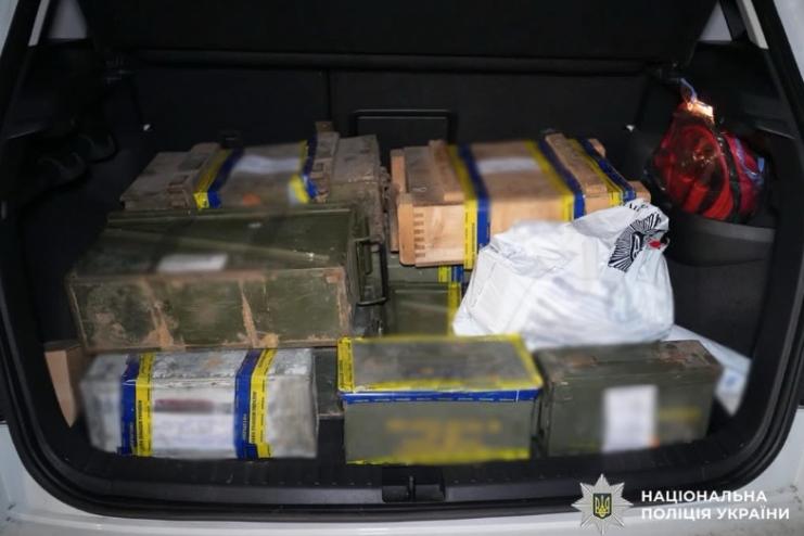 На Одещині викрили військових, які продавали зброю та боєприпаси