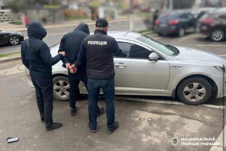 3 000 доларів за «зникнення з розшуку»: на Одещині викрили офіцера ТЦК на хабарі