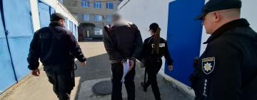 За 10 тисяч доларів обіцяв переправити до Молдови: на Одещині затримали організатора незаконного виїзду за кордон