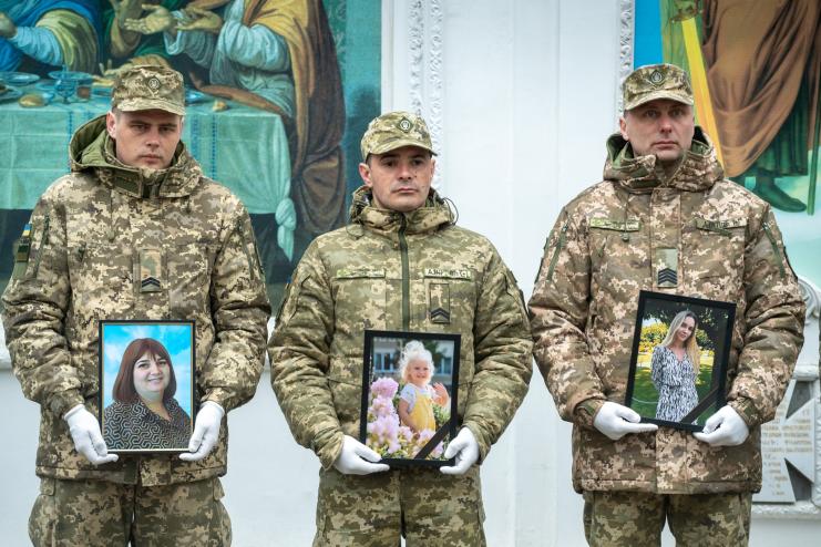 В Одесі попрощалися з прикордонницями та дитиною, які загинули внаслідок російського обстрілу