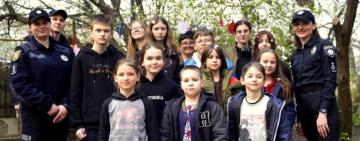 Напередодні Великодня одеські ювенальні поліцейські провели національно-патріотичний захід для дітей-переселенців