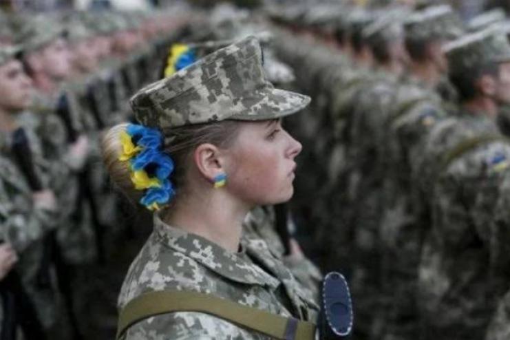 Жінок, помилково внесених до військового обліку, знімуть до кінця квітня — Міноборони