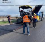 На дорогах Одещини ліквідовують наслідки зими: вже відремонтовано понад 293 тисячі квадратних метрів покриття
