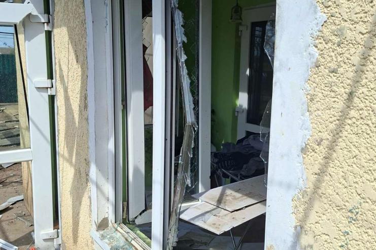На Ізмаїльщині ворожа атака зруйнувала будинок працівника “швидкої”: родина з 14 дітьми потребує допомоги