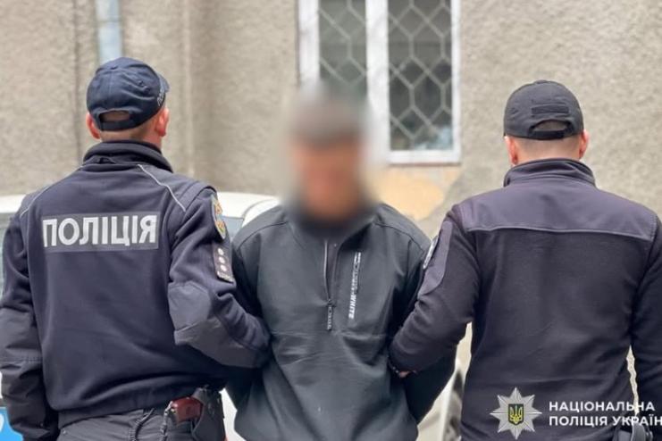 Конфлікт з трагічним наслідком: поліцейські затримали молодика, який в центрі Одеси спричинив незнайомцю смертельні травми