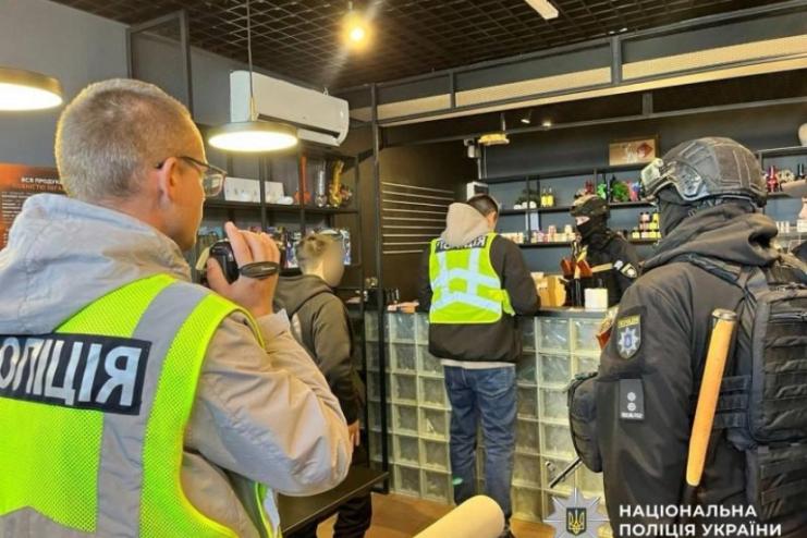 Наркоторгівля, насильство та шахрайські call-центри: Нацполіція викрила «Хімпром»