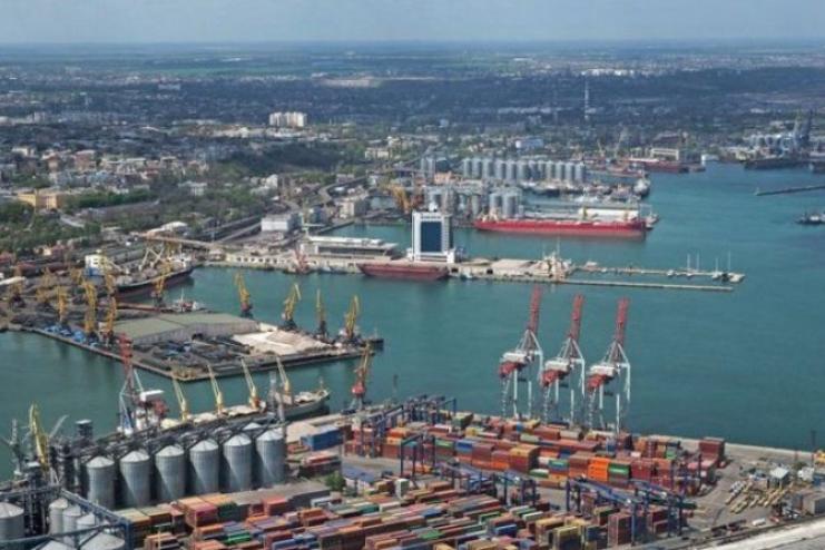 Вночі рф атакувала порт Великої Одеси: пошкоджено інфраструктуру, спалахнули пожежі