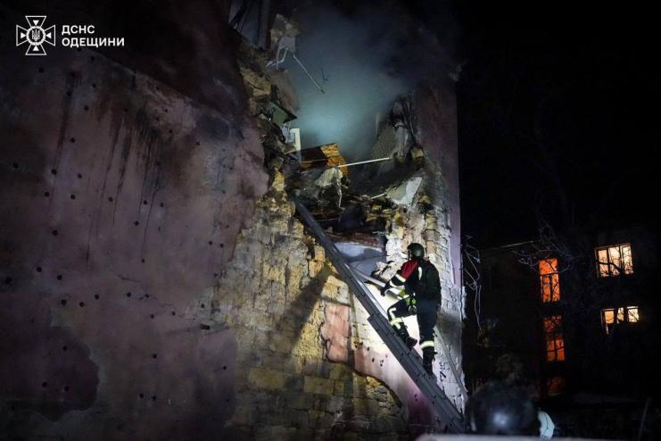 В Одесі внаслідок нічної атаки рф двоє загиблих і 14 постраждалих, повідомили в ДСНС