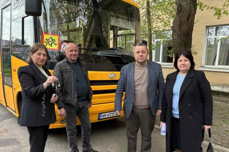 Виноградівський ліцей Бессарабської громади отримав новий шкільний автобус