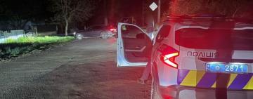 Поліцейські встановлюють обставини ДТП в Одеському районі, внаслідок якої травмувалися двоє дівчат, одна з яких неповнолітня